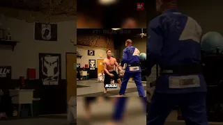 Bodybuilder VS Master Jiu jitsu