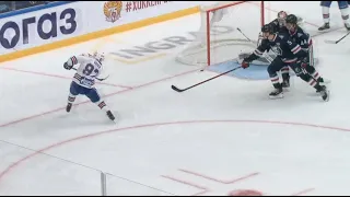 Gusev scores off Vorobyov feed