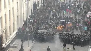 2013 12 01 Киев Штурм ограждений на Банковой трактором Euromaidan Ukraine