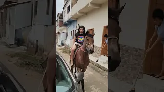 Manu aprendendo andar a Cavalo