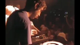 Daft Punk djset Thomas Bangalter live@Hyperactive SyrousClub 04.09.99 Daft Punk unmasked The Robots