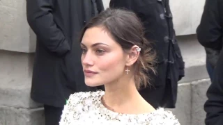 Phoebe Tonkin / Vampire Diaries @ Paris Fashion Week 7 march 2017 show Chanel / mars #PFW