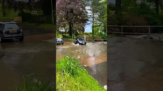 Mitsubishi Colt vs Water Splash in FLOOD