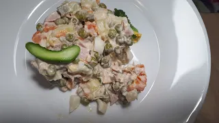 МЯСНИЙ САЛАТ З КОРИСНИМИ ПОРАДАМИ