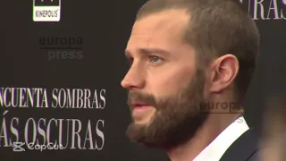 „Give me a kiss“ Jamie Dornan to Dakota Johnson; Erika James: „Don’t do that!“ Premiere Fifty Shades