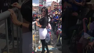 Chica soltera disfrutando el Carnaval de Oruro en Bolivia #humor #oruro #tiktok