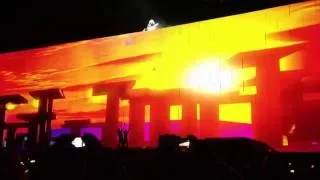 Roger Waters Performs Pink Floyd's The Wall at LA Colosseum Comfortably Numb ending 05/19/12