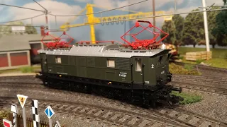 Vorbild & Modell: Elektrolokomotive Baureihe E44.5 – Märklin 39445