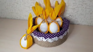 Невероятно красивая и практичная пасхальная корзинка для яиц. Она станет украшением вашего стола