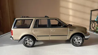 Very Rare!!! Ford Expedition XLT 1:18 Scale Model by UT Models (Show Up)