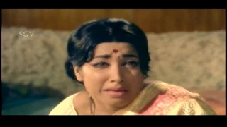 Puttanna Kanagal Movie Scenes | Aarathi in pooja room Kannada Scenes | Edakallu Guddada Mele