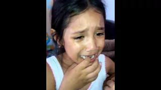 Azalea mares Castro llora porque no quiere que se le caiga el diente
