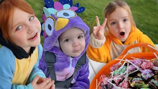 NAVEY’s First Trick or Treat!! Adley & Niko run their Bluey Costumes across the neighborhood 4 candy