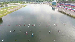 Гребля на байдарках на гребном канале в Крылатском. Аэросъемка.