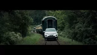 Land Rover Discovery Sport VS 100 Tonne Train