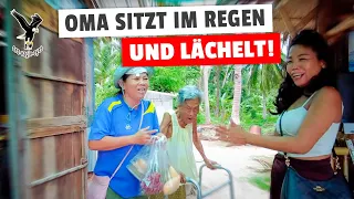 Oma sitzt im Regen und lächelt! Noch 2 Wochen und sie wird 95 Jahre