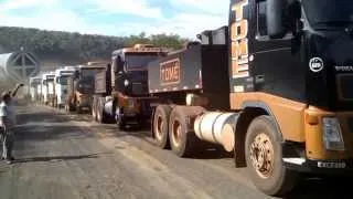 TRANSPORTE DE UM TUBO DE 500 TONELADAS  EM FOZ DO IGUAÇU PARANA BRASIL