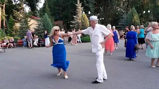 ВСЁ МОЁ, ТВОЁ СВЯЗАНО С ЛЮБОВЬЮ!💃🕺💗/ТАНЦЫ В ПАРКЕ ГОРЬКОГО ХАРЬКОВ АВГУСТ 2021