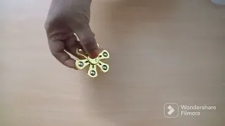 Small size 6 sided yellow metal spinner toy