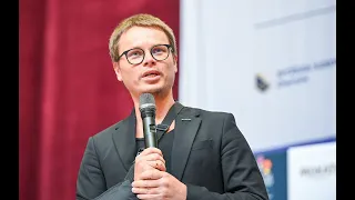 Jarosław Królewski - CEO Synerise. Synerise Ogólnopolskie Mistrzostwa Szkół i Przedszkoli w szachach