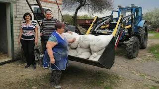 Все буде Україна! Голоду не буде! Село працює...