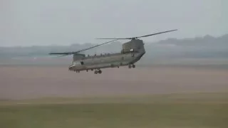 Awesome RAF Chinook flyby HD