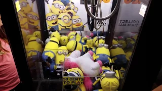 Claw Machine - Playing A Treasure Chest Full of Minions