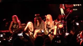 Lita Ford with Cherie Currie & Slash - Cherry Bomb (The Runaways cover)