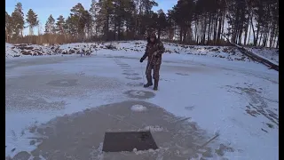 Один ставлю сети под лед!