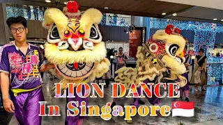 LION DANCE PERFOMING AT PARAGON MALL IN SINGAPORE!