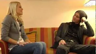 Miss Switzerland sings to Ville Valo