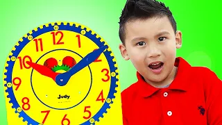 Liam and Andrew Learn How to Tell Time on A Clock | Learn and Play Video for Kids