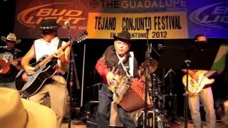 Mingo Saldivar y Los Cuatro Espadas performing at the 2012 Tejano Conjunto Festival