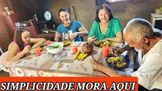 ALMOÇO EM FAMÍLIA DOMINGO DAS MÃES/PÉ DE FRANGO+CHUCHU+BIFE DE BOI+SIMPLICIDADE