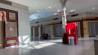 DEAD MALL: Northfield Square mall