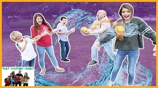 Family Fun Game Night SPLASH OUT Don't Get Soaked! / That YouTub3 Family