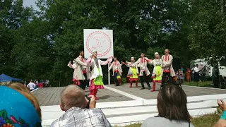 Красивый марийский танец на фестивале.