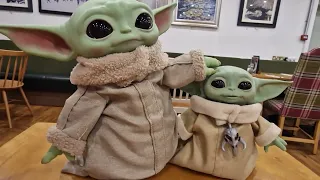 Baby Yoda & Grogu, are in the restaurant 😍 🥰