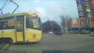 Donday. ДТП с трамваем в Новочеркасске на площади Юбилейной