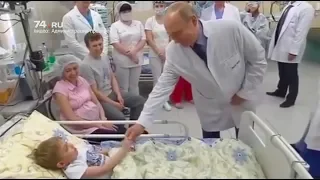 Путин поцеловал мальчика из Челябинска