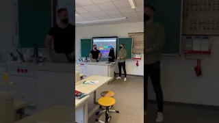 Alex und Nico von simpleclub zu Gast im Unterricht von Maria Kammerer an der Don-Bosco-Schule