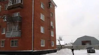 Jump from 5 floor. Прыжок с 5-того этажа в снег