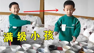 满级小孩有多牛？本以为是玩“筷子敲碗”，没想到一出手惊艳全网