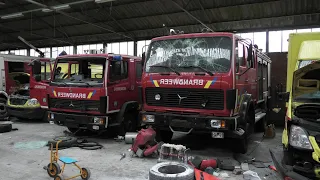 Verlaten loods met hulpverleningsvoertuigen in België!