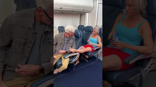 How to deal with a rude passenger #shorts #funny  #comedyshorts #tsa #airplane