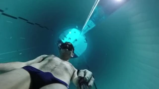 Freediving to the bottom of Y-40 in one breath