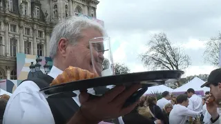 A Paris, les garçons de café font la course  | AFP