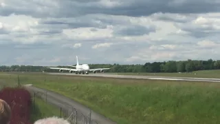 747-8i departing BSL