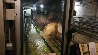 Прорыв воды в метро
