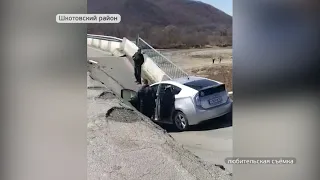 В Шкотовском районе рухнул мост